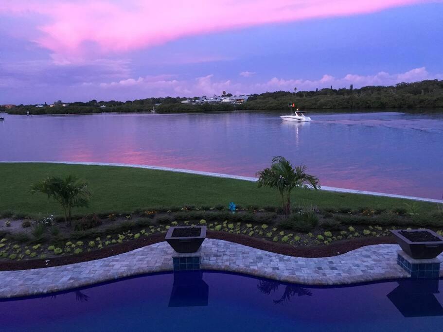 Guest Suite - Waterfront -Pool & Hot Tub- Walk To Beach Clearwater Beach Eksteriør billede