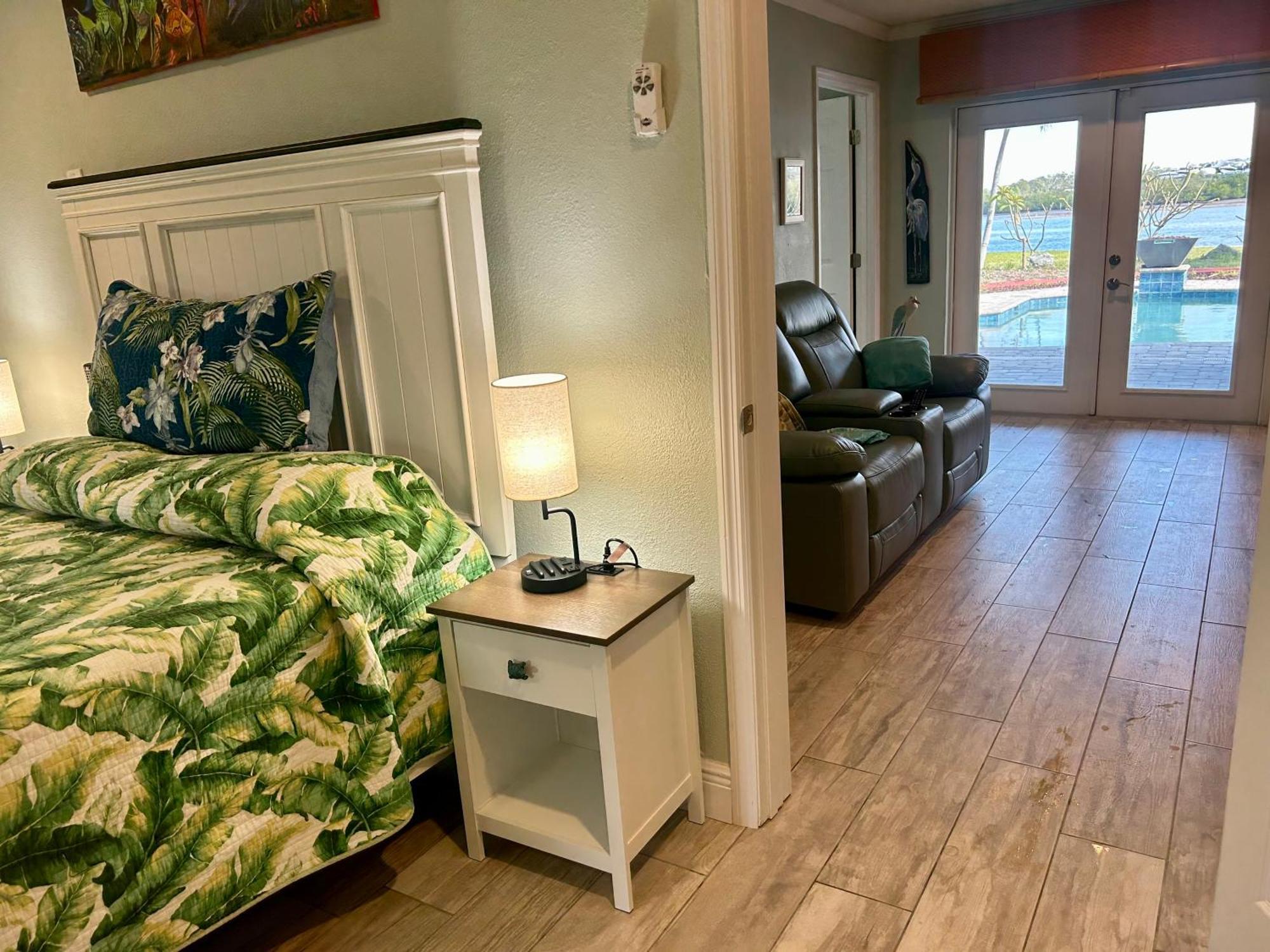 Guest Suite - Waterfront -Pool & Hot Tub- Walk To Beach Clearwater Beach Eksteriør billede