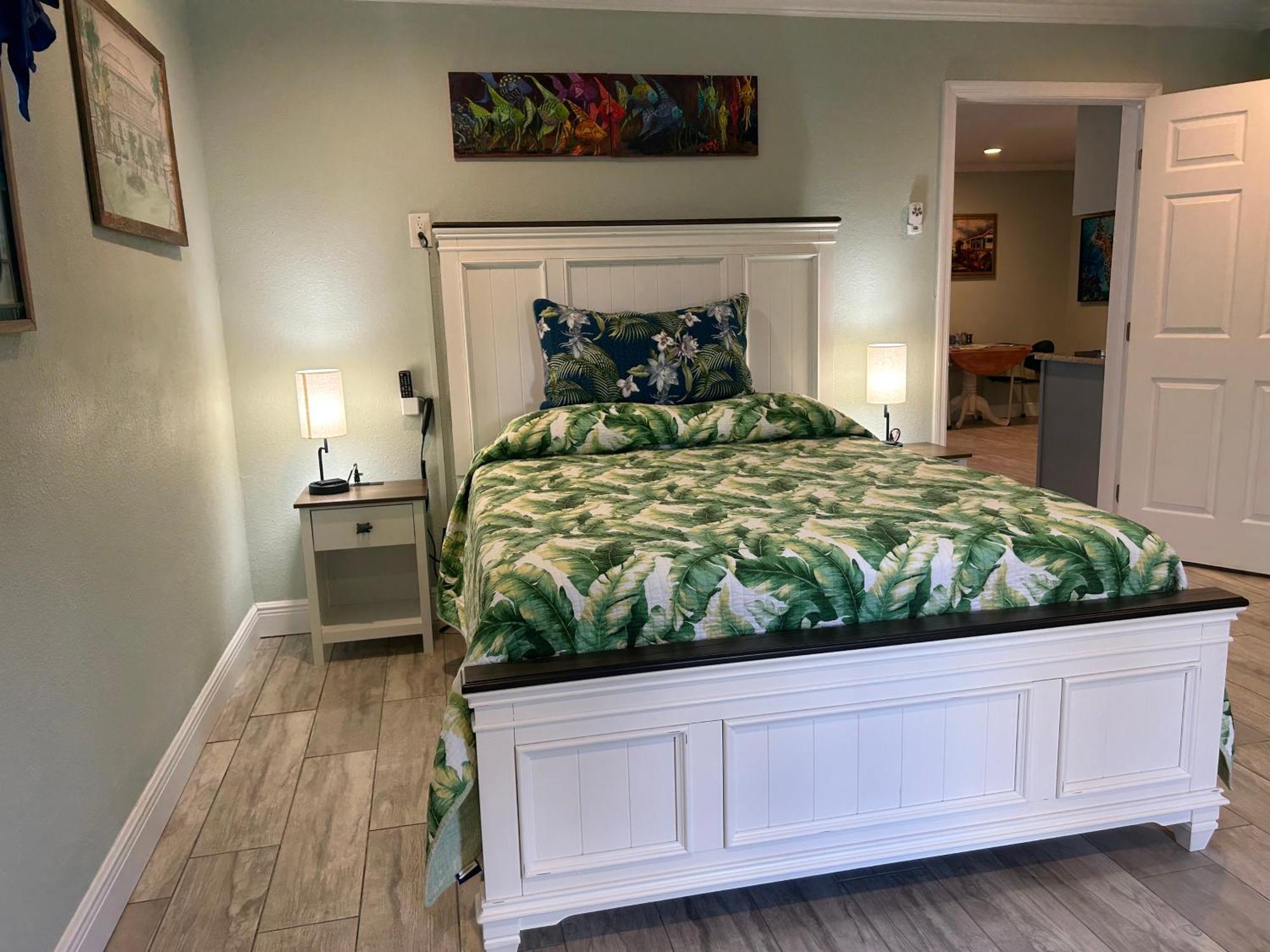 Guest Suite - Waterfront -Pool & Hot Tub- Walk To Beach Clearwater Beach Eksteriør billede