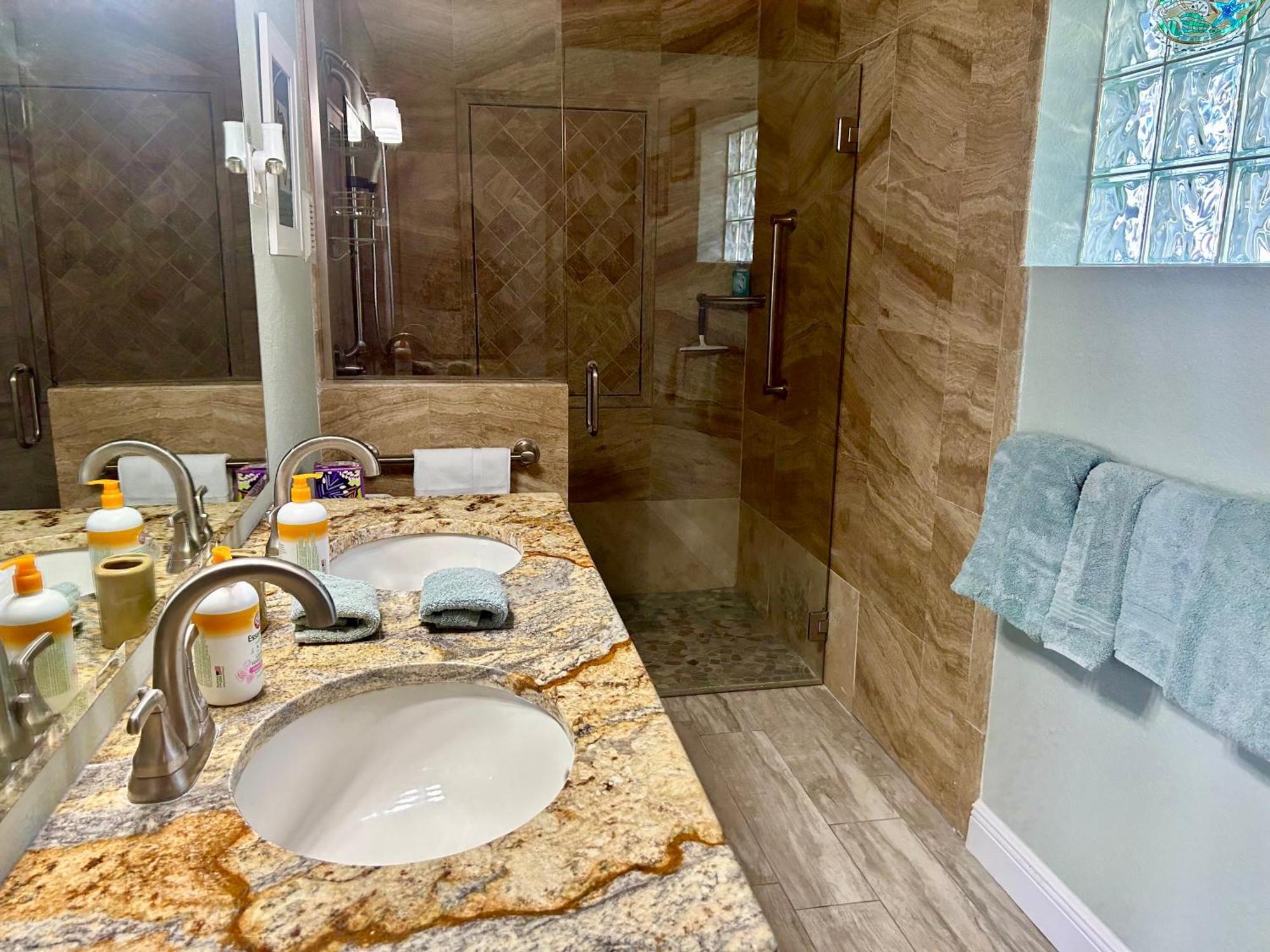 Guest Suite - Waterfront -Pool & Hot Tub- Walk To Beach Clearwater Beach Eksteriør billede